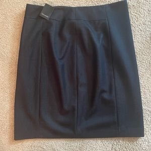 Tahari charcoal skirt, NEVER WORN, size: US 14